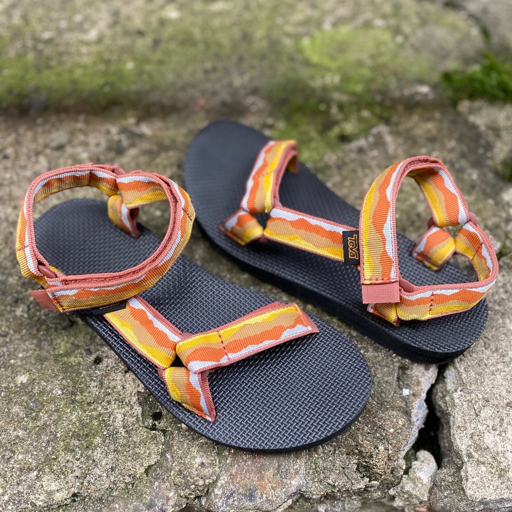 NWOT Teva Original Universal Sandal in Vista Aragon Size 7